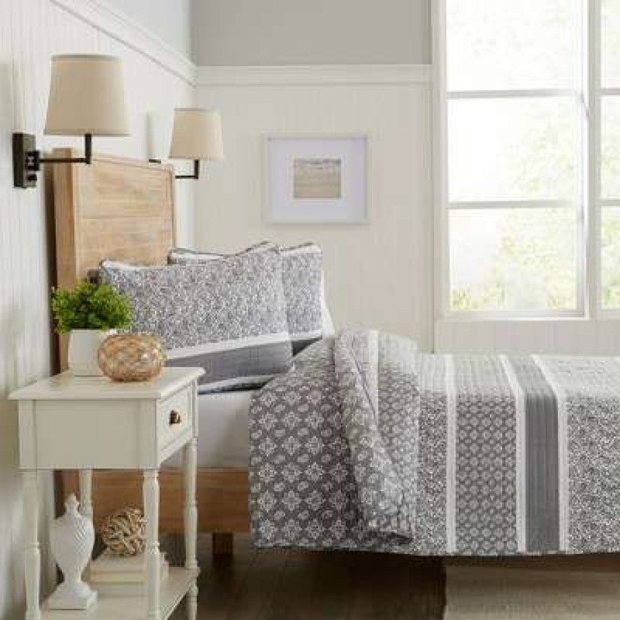 Quilt Bedding Sets * | Hot Sale Great Bay Home Kadi Reversible Paisley Striped Quilt Set King Grey